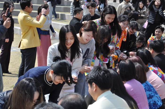 태국 전통문화 한자리에… 한국외대, 쏭끄란 축제 및 태국어 낭독대회 성료 대표이미지